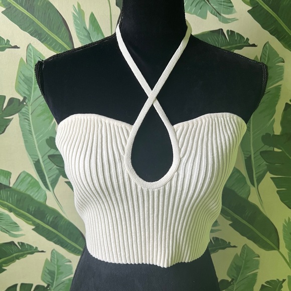 Victoria + Sophia White Knit Ribbed Cross front Halter Crop Top M - Picture 1 of 5